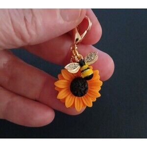 NEW Bumble Bee Keychain Charm Hanging Purse Decoration Dangling Car Key Dangler